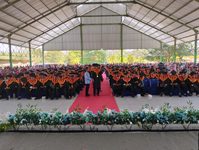 478 Wisudawan AKOM Siap Isi Dunia Kerja